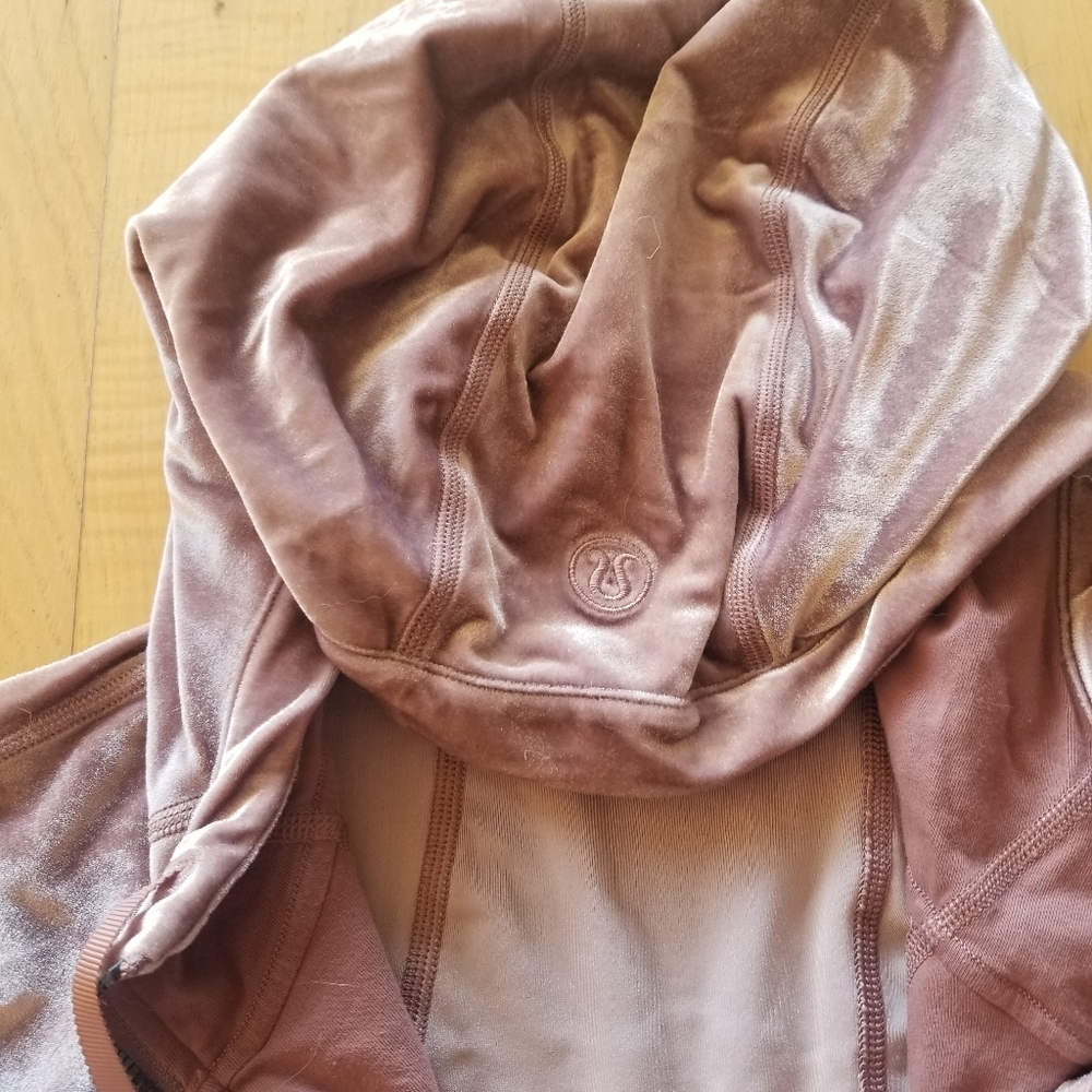 SOLD Lululemon Rare Hooded Define - Picture 4 of 9